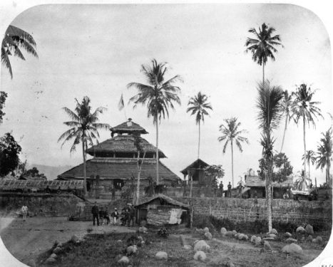 Ancient Mosque of Indrapuri, Aceh, Indonesia. Built in the Javanese/Hindu style between 1607-1636 (Wikipedia)