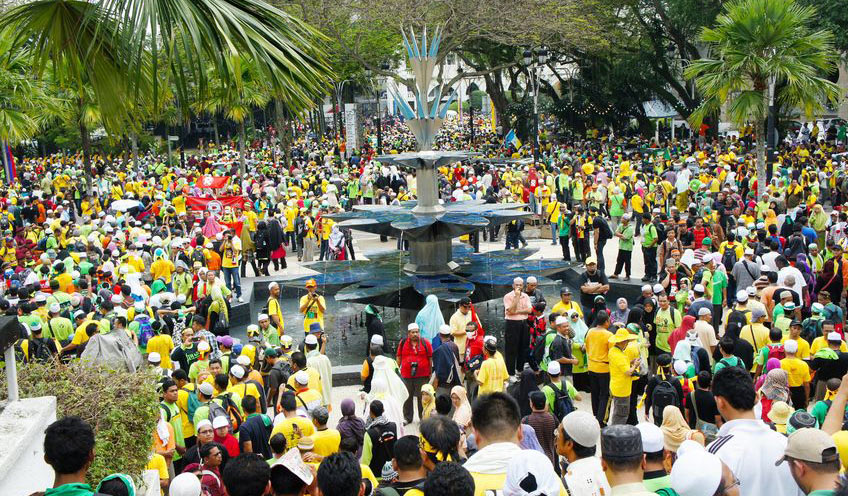 Demonstrators for fair elections, January 12, 2013,  at the National Mosque, Kuala Lumpur.