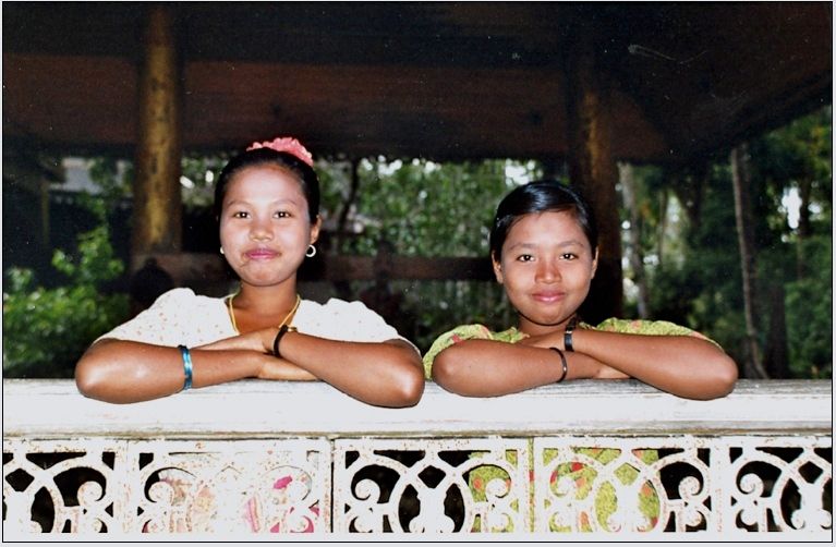 Plate 5: Rakhain girls in Bangladesh. Photograph: Willem van Schendel, 2001